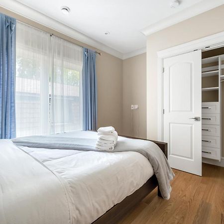 Vancouver Haven: Luxurious Private Bedroom Near Attractions Exterior photo