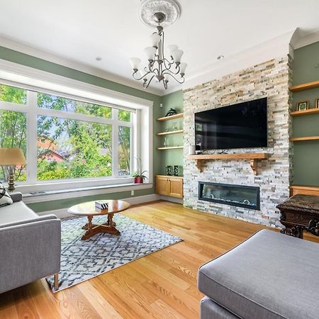 Vancouver Haven: Luxurious Private Bedroom Near Attractions Exterior photo