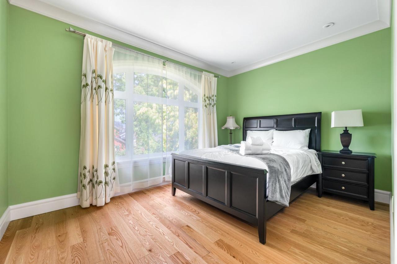 Vancouver Haven: Luxurious Private Bedroom Near Attractions Exterior photo