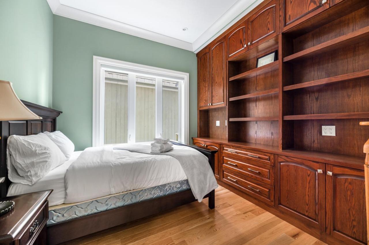 Vancouver Haven: Luxurious Private Bedroom Near Attractions Exterior photo
