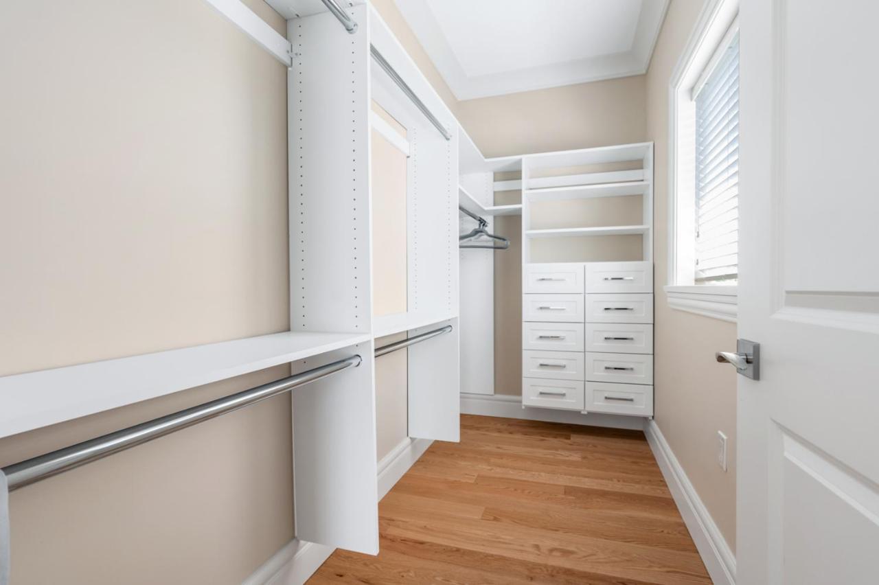 Vancouver Haven: Luxurious Private Bedroom Near Attractions Exterior photo